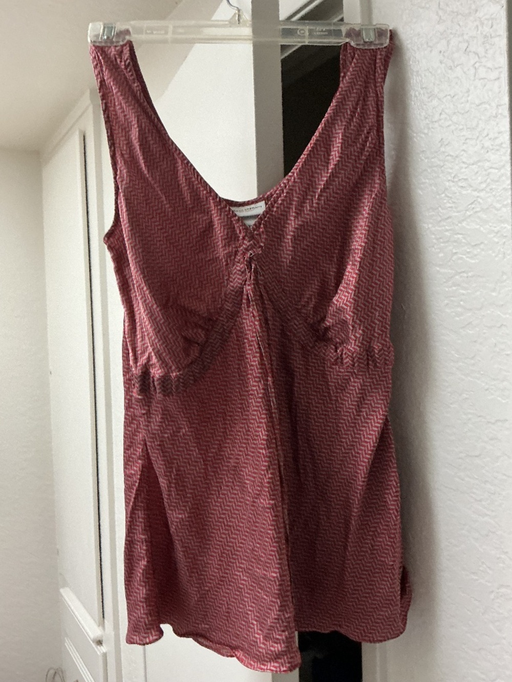 Designer  Isaac Mizrahi camisole top y2k red and gray pattern, size Xl